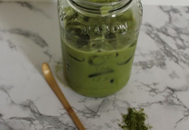 Iced Matcha Latte - Easy and Creamy